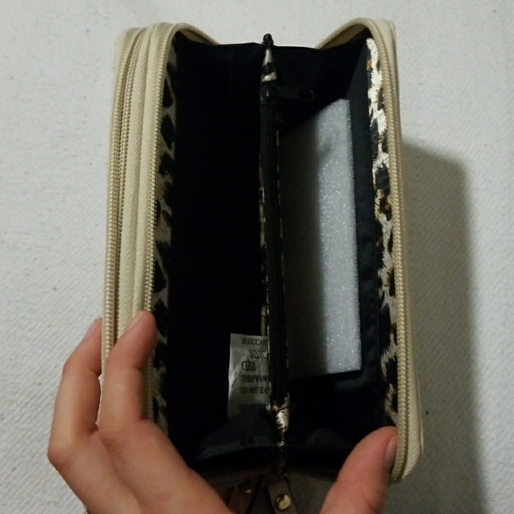 Tan Wallet - Picture 4 of 4